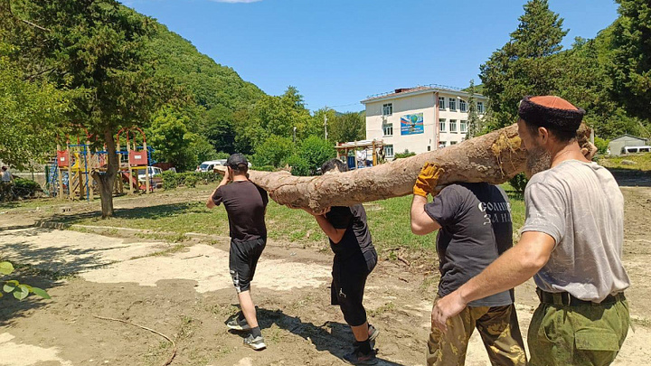 В Туапсинском районе жители после наводнения получили почти 1,5 тысячи выплат