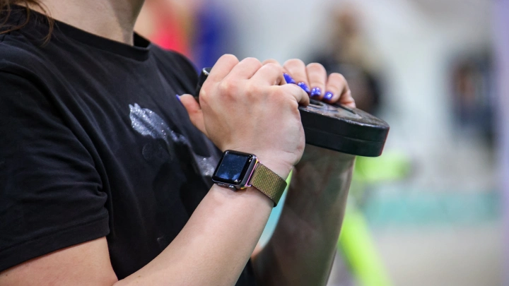 РЕН ТВ: ученые в России научили фитнес-браслет с ИИ предсказывать дату смерти