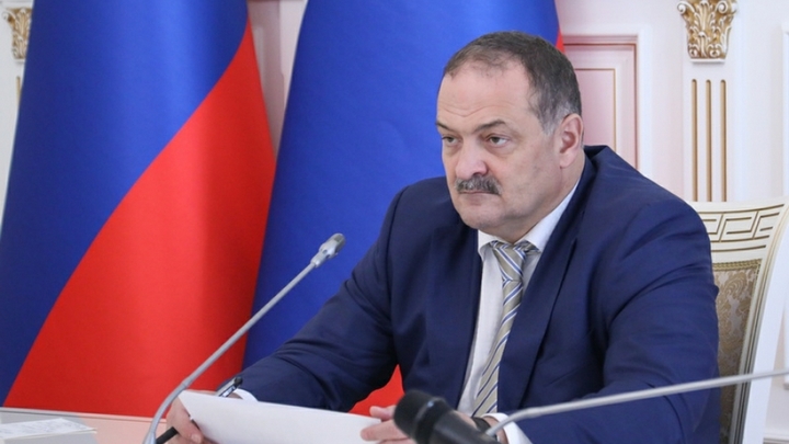 Глава Дагестана высмеял искавшего в турбине самолета евреев мужчину