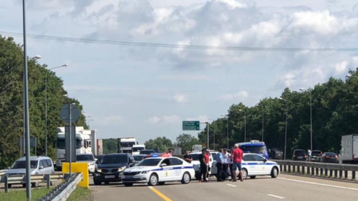 Дон ушел на дно: Потоп залил часть трассы м-4 под Горячим Ключом