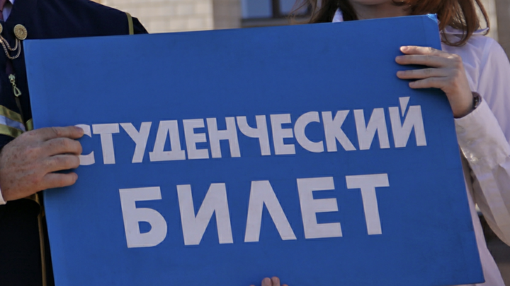 Из техникума в Березовском отчислили студентку, которая сняла на телефон дебошира
