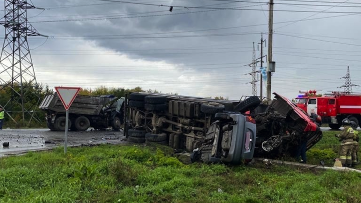 Шансов выжить не было: водитель КАМАЗа погиб на трассе в Челябинской области