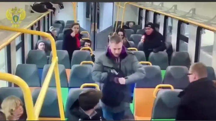 Избивший женщину за замечание пассажир электрички остался на свободе после суда