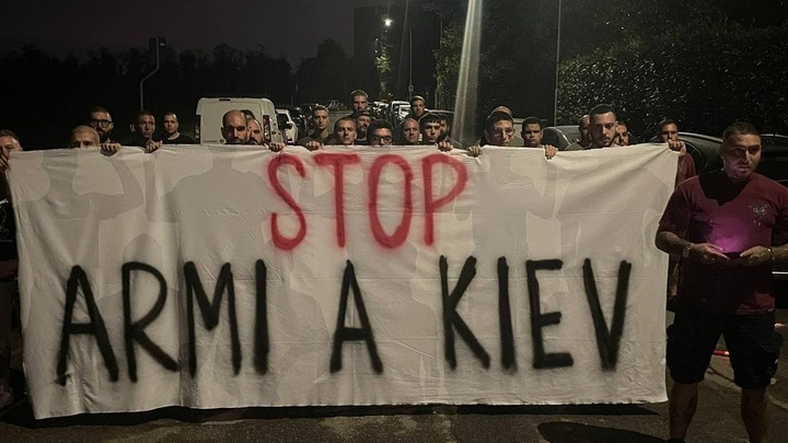Итальянцы подняли бунт: Stop Armi a Kiew