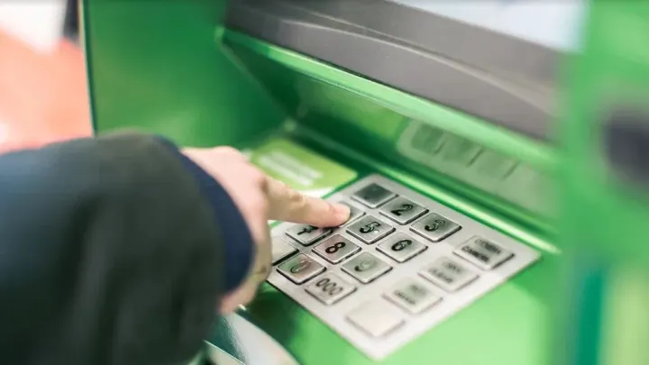 Эксперт предупредил о риске сокращения пенсий в России в 1,5 раза