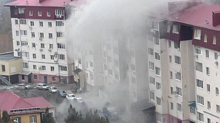 Нам сейчас не нужен праздник!. Жители Белгорода пытаются спасти своих детей в глубине России