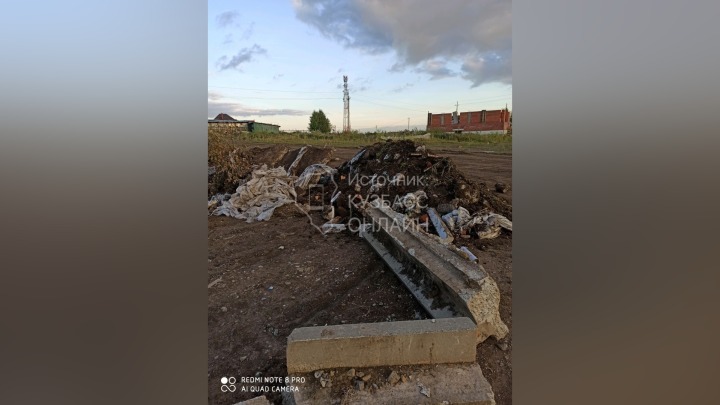 Элитный поселок под Кемеровом превращается в свалку мусора