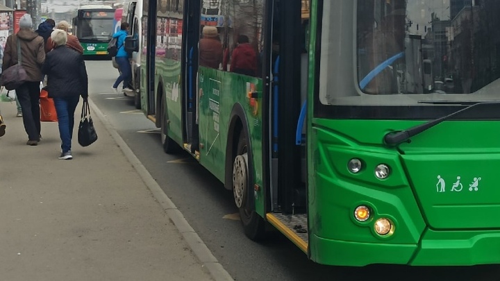 Стала известна причина ДТП в Златоусте, где автобус въехал во двор дома