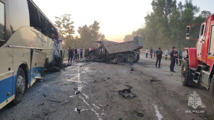 Стали известны имена погибших в страшной аварии в Дагестане с участием туристов из Москвы