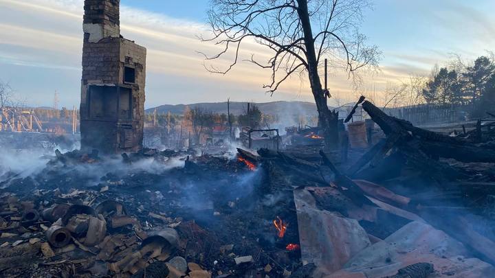 МЧС: забайкальские пожарные не допустили перехода огня на спортивный лагерь и СНТ