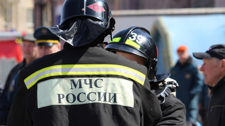 На Дону в городе Батайск на ходу неожиданно загорелся автомобиль ВАЗ