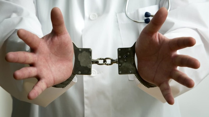 Врача роддома в Екатеринбурге обвиняют в смерти 37-летней пациентки