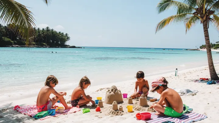 Куда полететь без визы: 86 стран