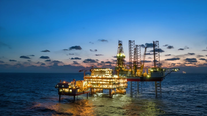 Коммерсант: экспорт русской нефти рухнул до минимума с начала 2025 года