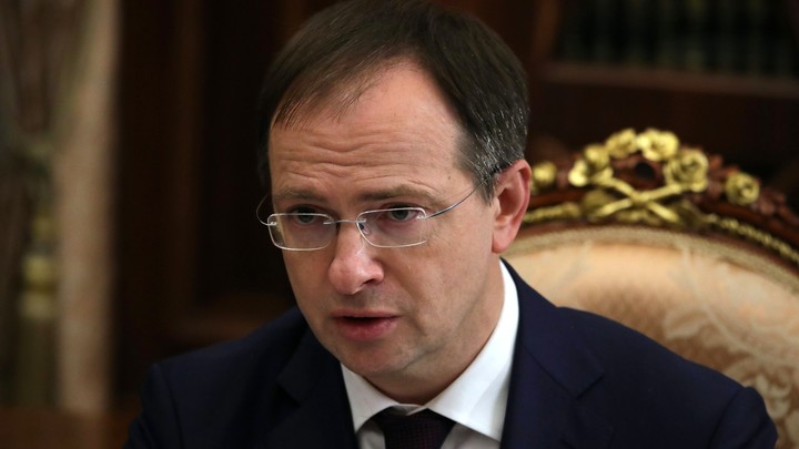 Эксперт назвал Мединского "гибридным" министром: "Население от этого просто трясёт" Эксперт назвал Мединского "гибридным" министром: "Население от этого просто трясёт"