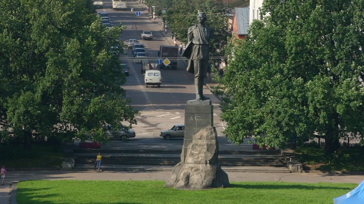Хулиганы разбили световую инсталляцию на площади Горького