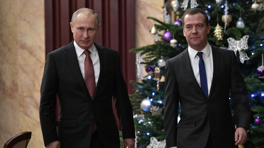 Официальные данные: За 2017 год Путин стал вдвое богаче, а Медведев обеднел Официальные данные: За 2017 год Путин стал вдвое богаче, а Медведев обеднел
