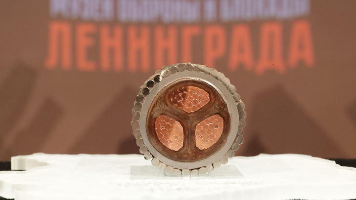 В Музей обороны и блокады Ленинграда передали фрагмент легендарного «кабеля жизни»