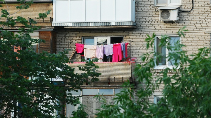 Трёхлетняя девочка выпала из окна шестого этажа в Москве