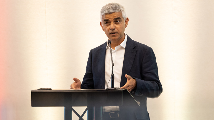 Точка отсчёта - август 2008-го. Мэр Лондона хочет продать дома друзей Путина