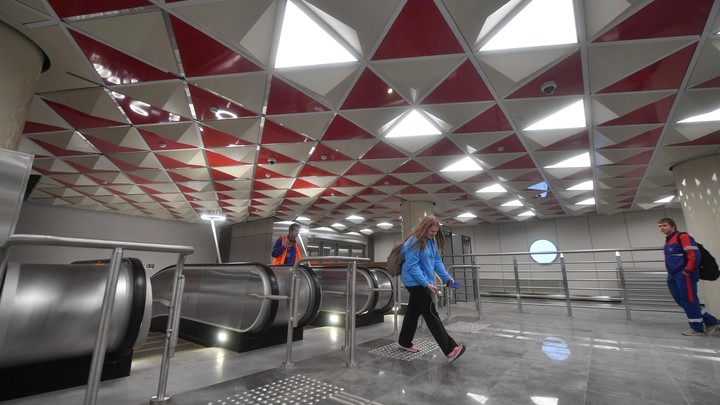 У него бомба!: Пассажиры на Боровицкой испугались мужчины с рюкзаком