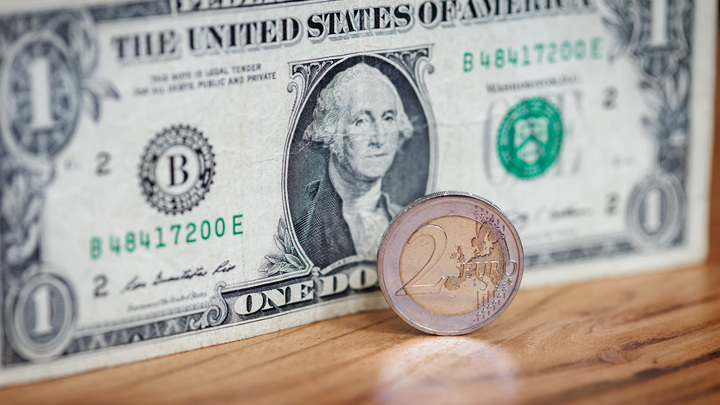 Запад приговорил доллар. Доля резервов в американской валюте продолжает снижаться