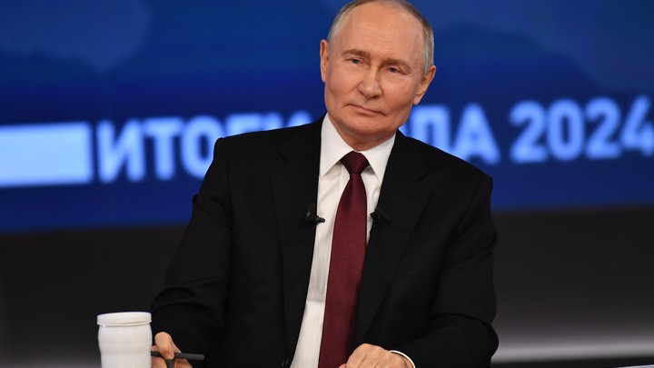 Владимир Путин получает информацию о ходе СВО днём и ночью