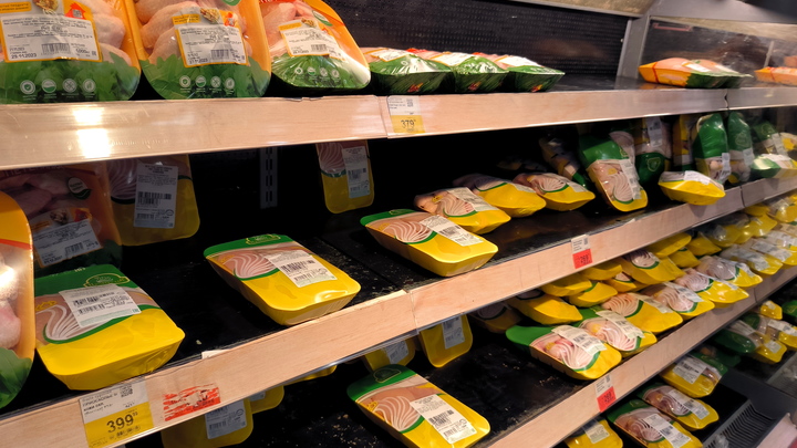 В России начнут штрафовать за раздачу просроченных продуктов