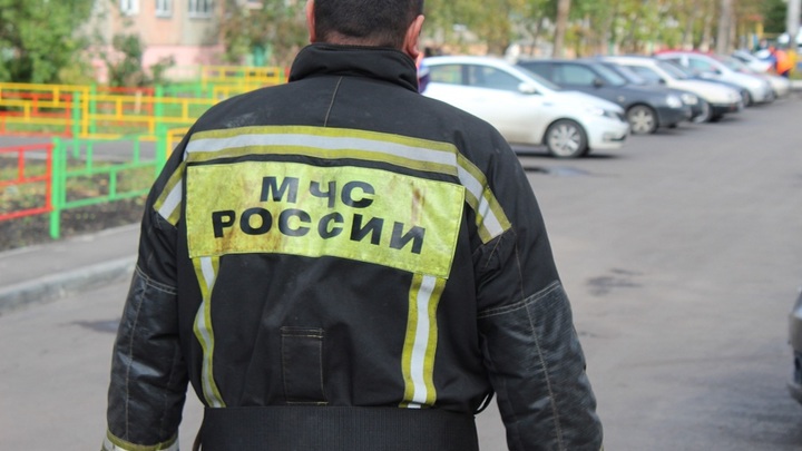 Герои ходят в пожарных комбинезонах. Спасатели Ростовской области усмирили бушующее пламя в нескольких районах на Дону
