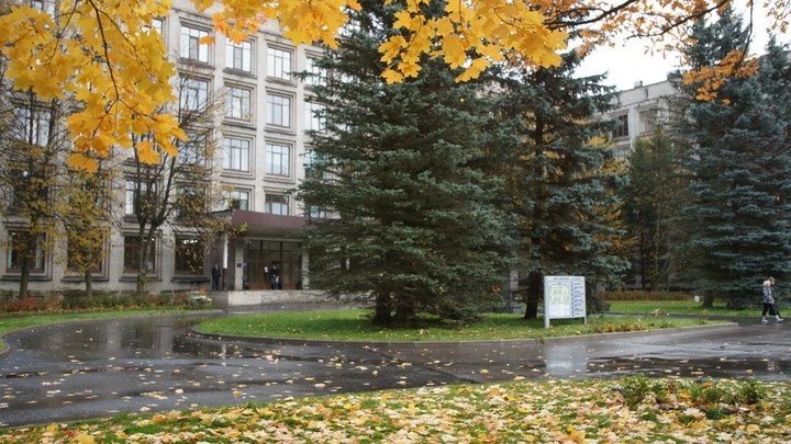 В Санкт-Петербурге из-за коронавируса приостановили госпитализацию в онкоцентр имени Петрова