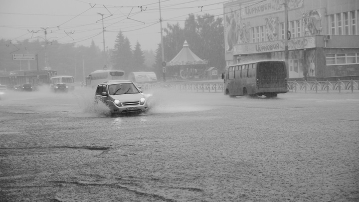 Сильный ливень затопил улицы Новосибирска