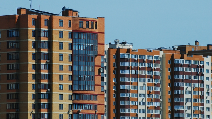 SHOT: москвичка застряла на коробке кондиционера на высоте 13 этажа