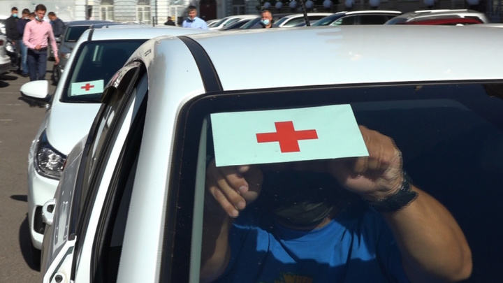 Чиновники передали больницам Ростовской области свыше 170 служебных автомобилей
