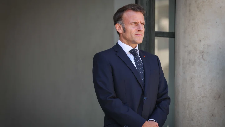 Daily Express: Макрон унизил Страмера во время визита в Британи.
