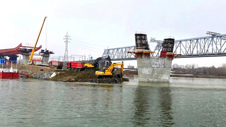 В Новосибирске четвёртый мост готовят к предстоящему паводку