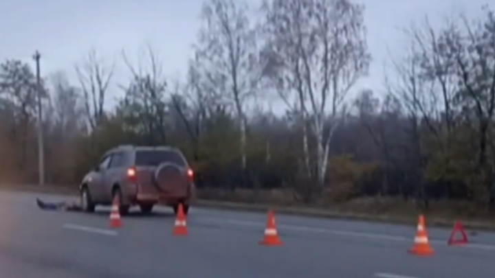 Водитель внедорожника на трассе в Челябинской области сбил мужчину в тёмном