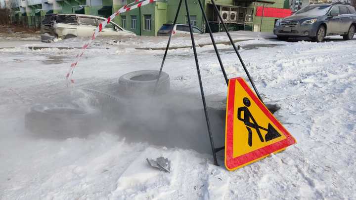 Фото и видео с места коммунальной аварии в Новосибирске: карта отключений