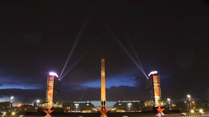 В День Победы небо над Московским проспектом озарят лучи прожекторов