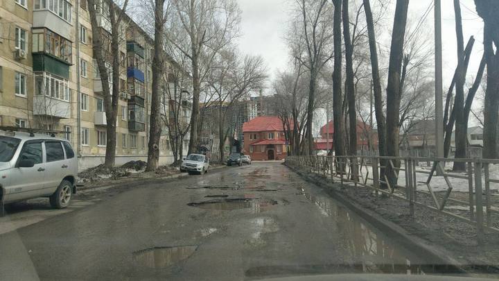 Здесь бомбили или ремонтировали? Кто спасет самарские дороги от фантастических тварей