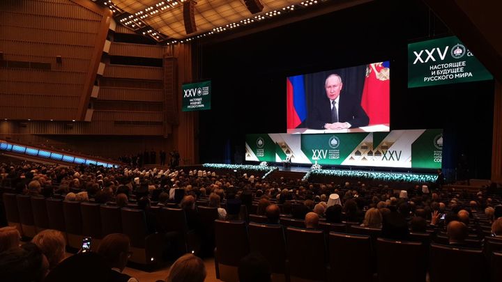 Владимир Путин поблагодарил Патриарха Кирилла за вклад в укрепление единства российской нации