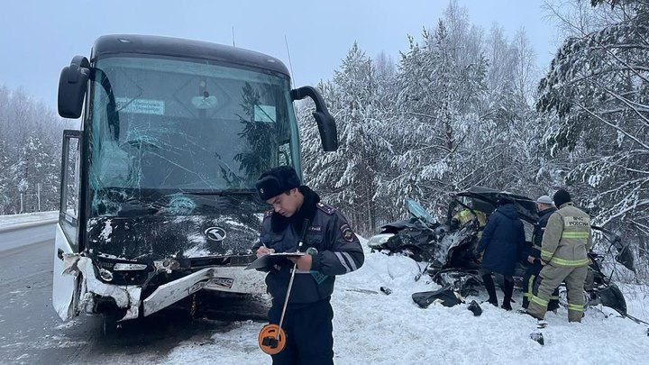 В Свердловской области произошло смертельное ДТП с участием пассажирского автобуса