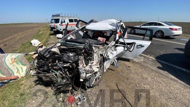 На Кубани в ДТП с КамАЗом пострадали 4 человека, в том числе дети