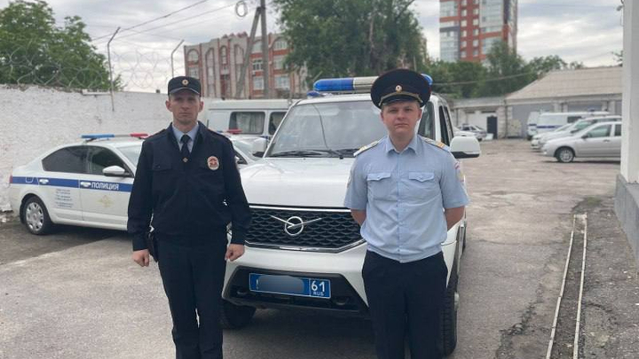 В Ростовской области полицейские спасли обнажённого мужчину на лестничной клетке