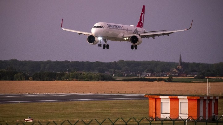ЧП на борту Turkish Airlines: Закрытый туалет и экстренная посадка