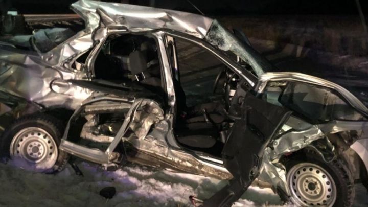 Женщина погибла в ДТП с грузовиком во время сильного снегопада в Челябинской области
