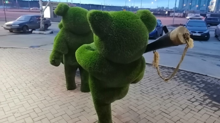 Про подростка, которого сфотографировали в центре Челябинска с автоматом, рассказали в школе