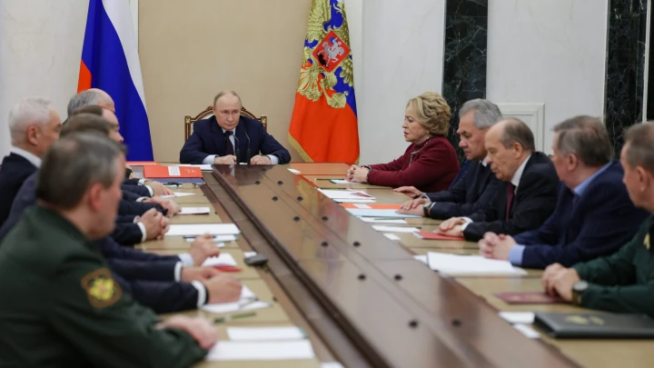 Ъ: Совбез с участием Путина напомнил события февраля 2022 года