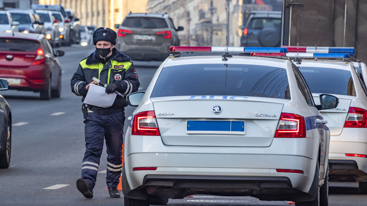 Инспекторы ДПС прострелили колеса пьяному лихачу в Петербурге