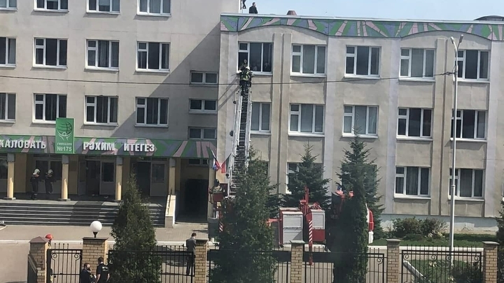 Спасла наших детей, а её погиб: Учительница в Казани до последнего защищала класс от убийцы