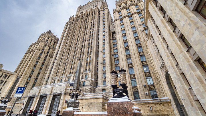 Новый посол США хочет помирить русских и американцев